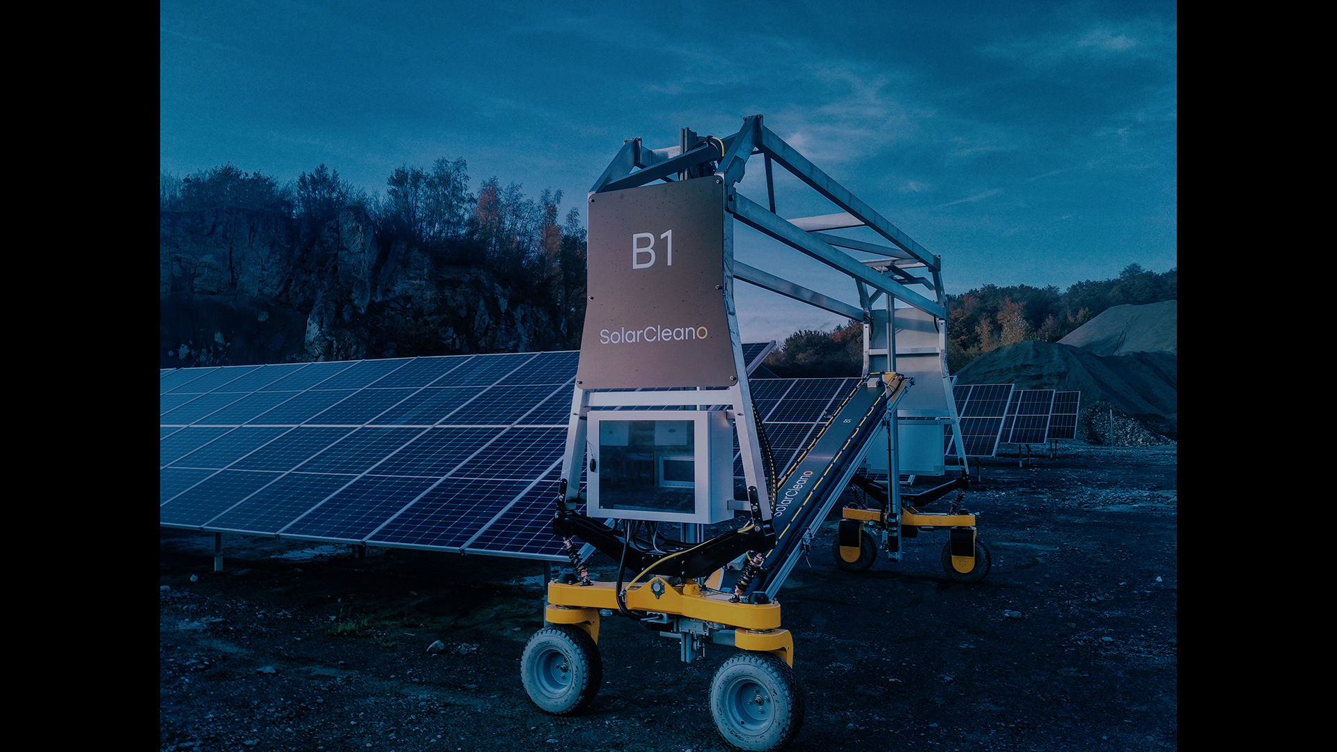 Fast solar installation cleaning robot