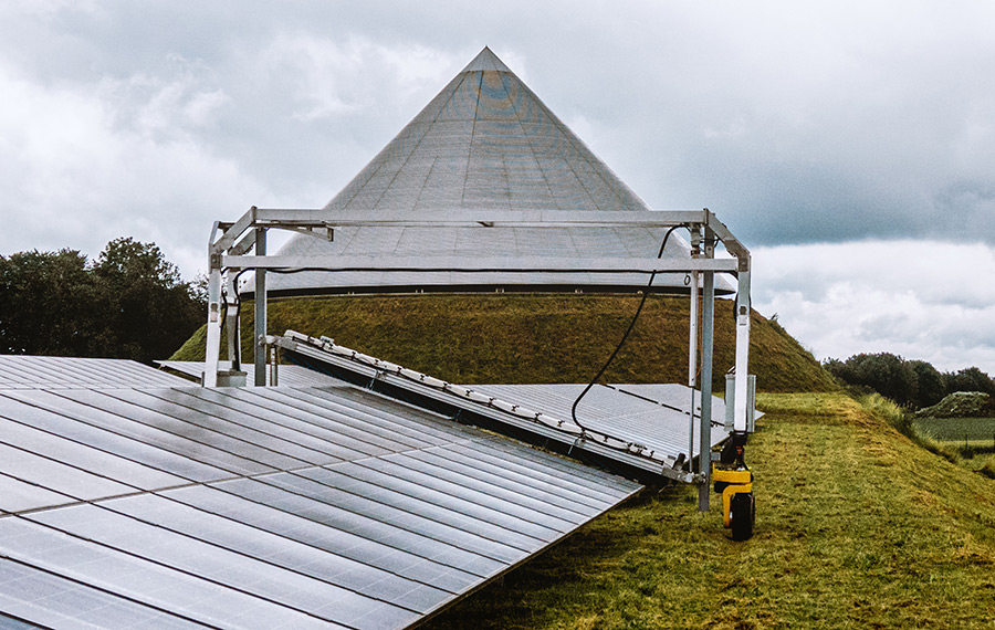 robot SolarCleano pentru curățarea panourilor solare uscate și umede