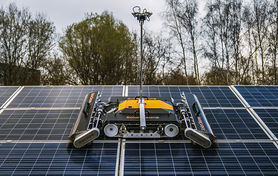 accesorii pentru curățarea panourilor solare, curățarea câmpului solar noaptea cu lumină LED și cameră