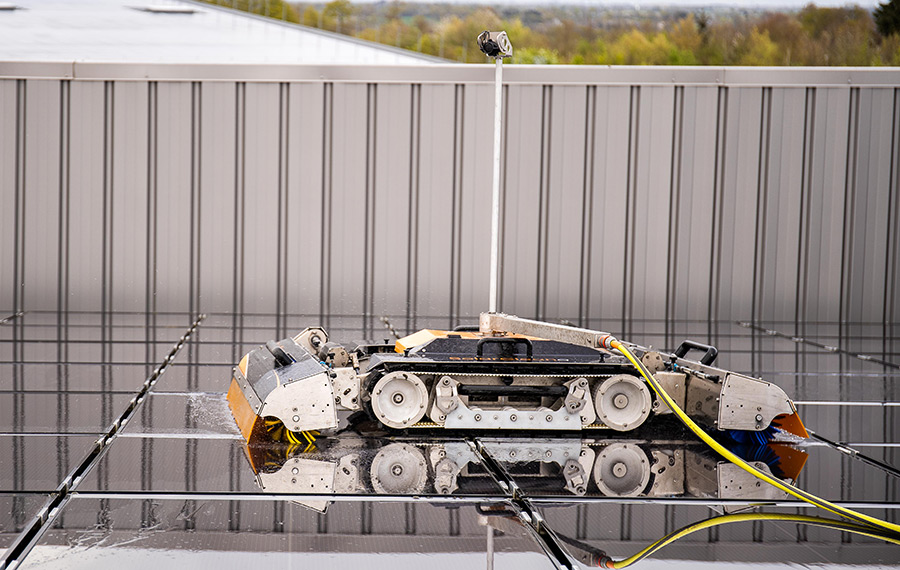robot de curățare a panourilor solare, curățare umedă pe panouri fragile