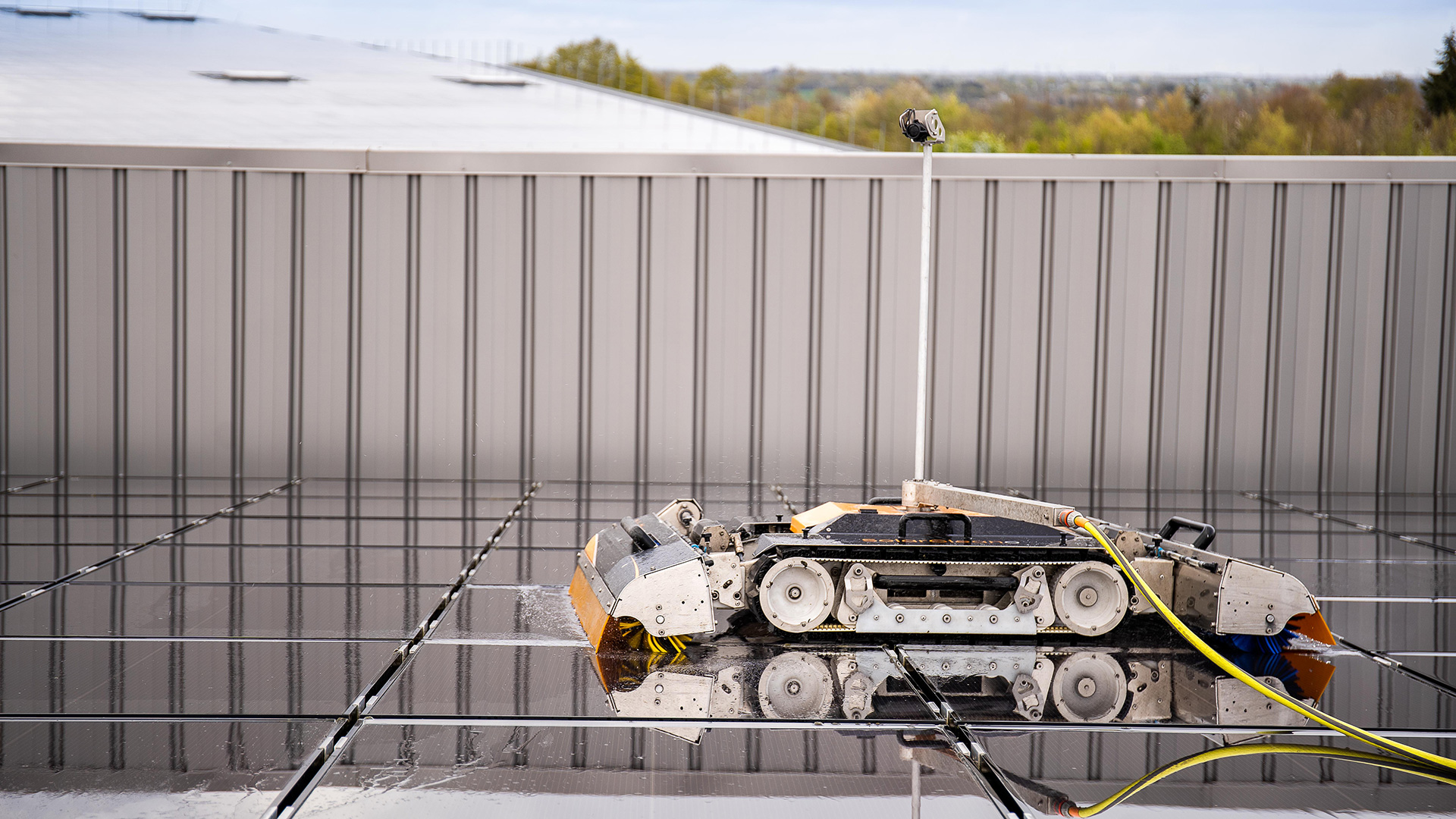 robot de curățare a panourilor solare, curățare umedă pe panouri fragile