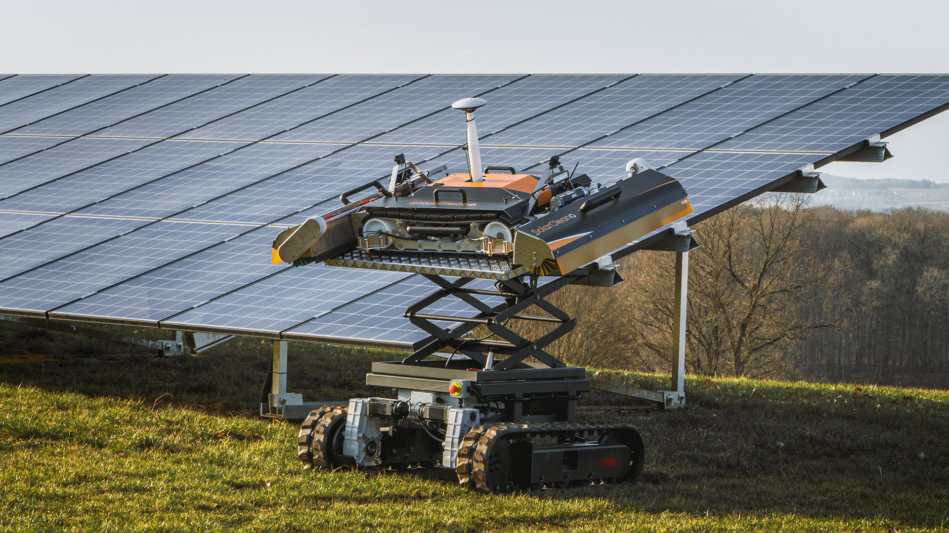 Transportarea robotului solar în zonele deșertice cu transportatorul de roboți SolarCleano