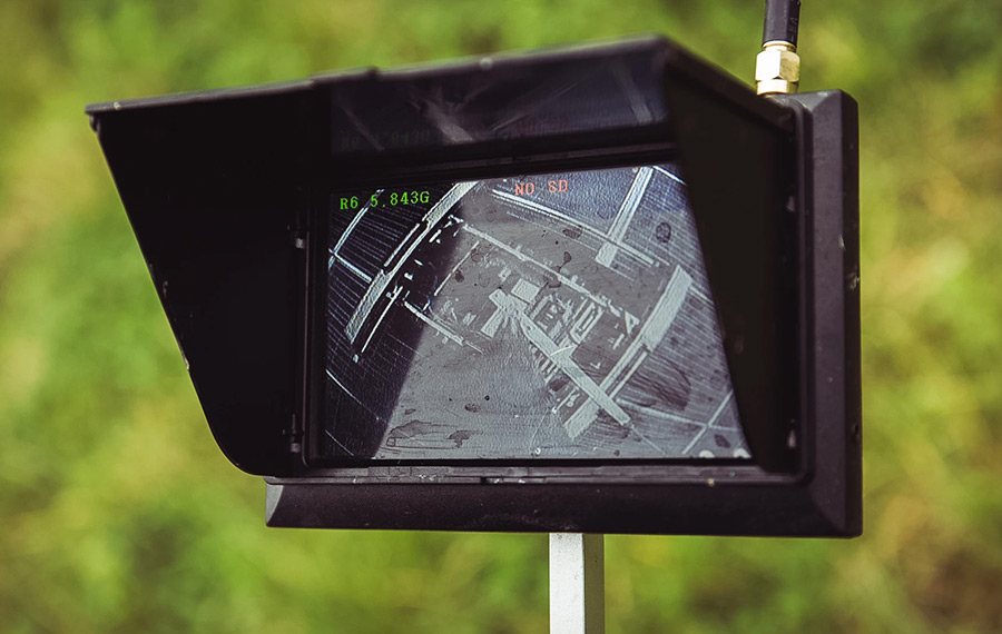 monitor pentru curățarea panourilor solare cu ecran LED