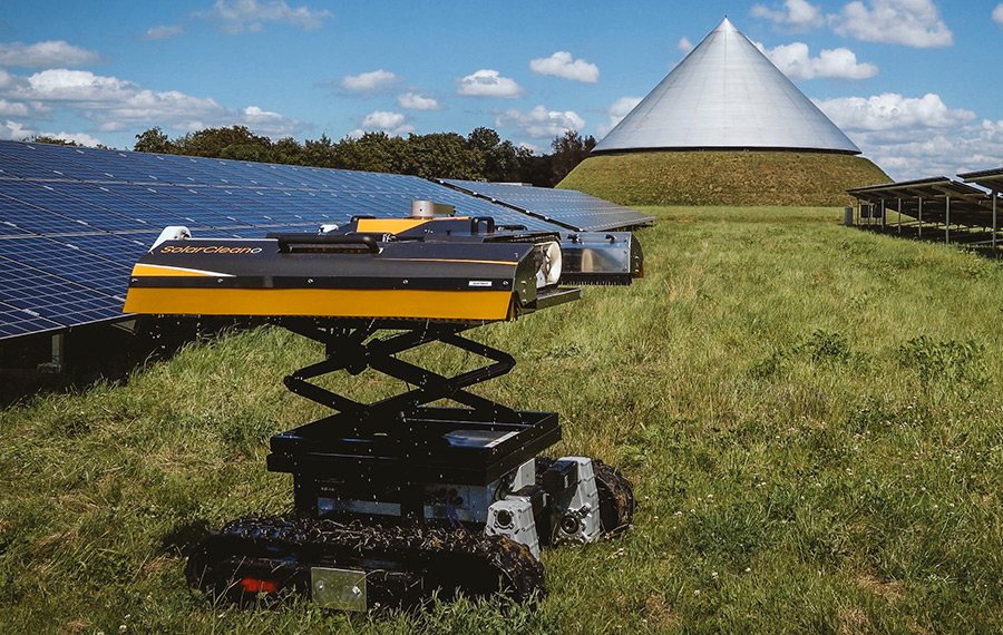 Transportor robot SolarCleano pentru curățarea panourilor solare