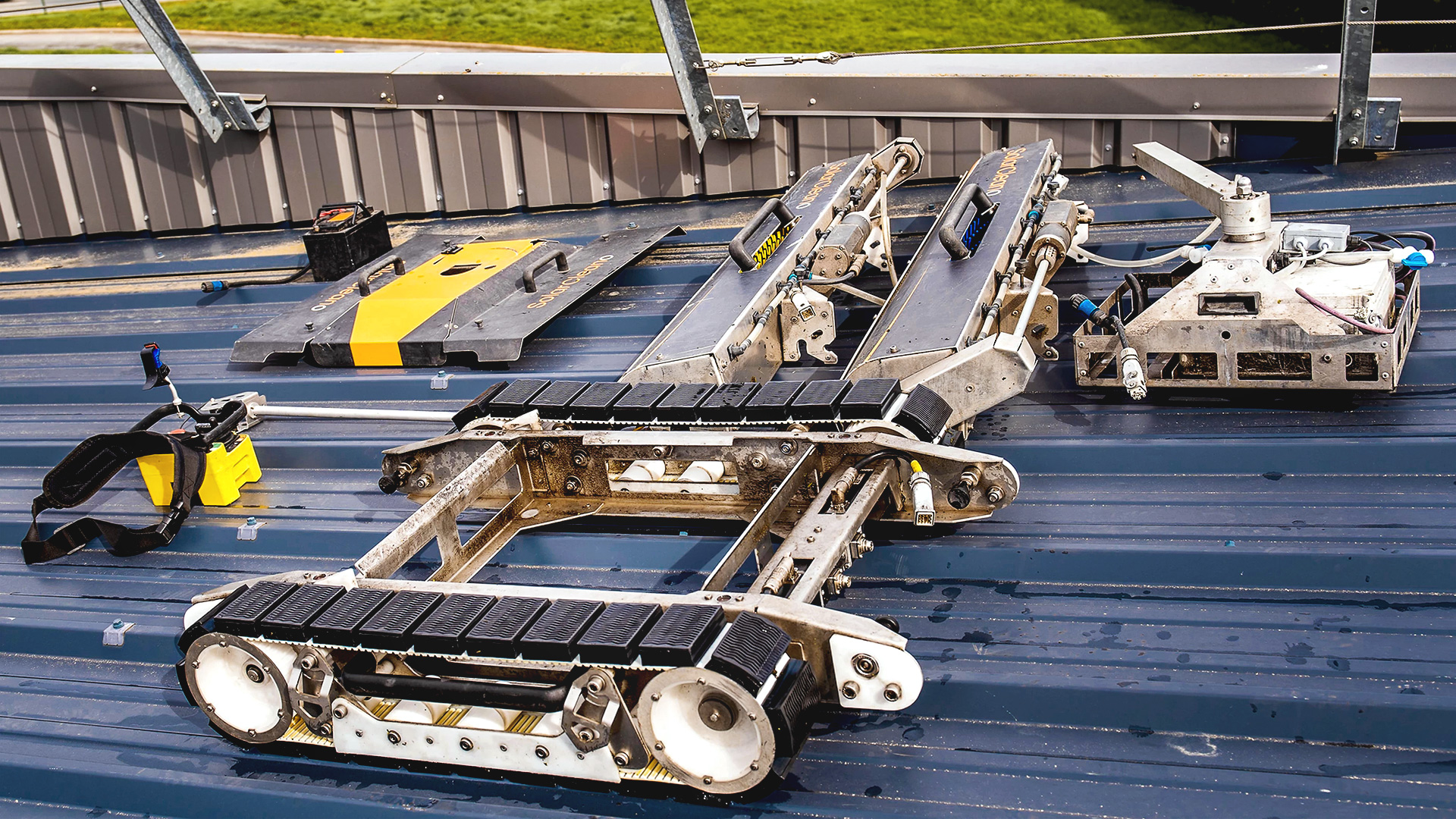robot solar ușor, ușor de transportat și curățare eficientă