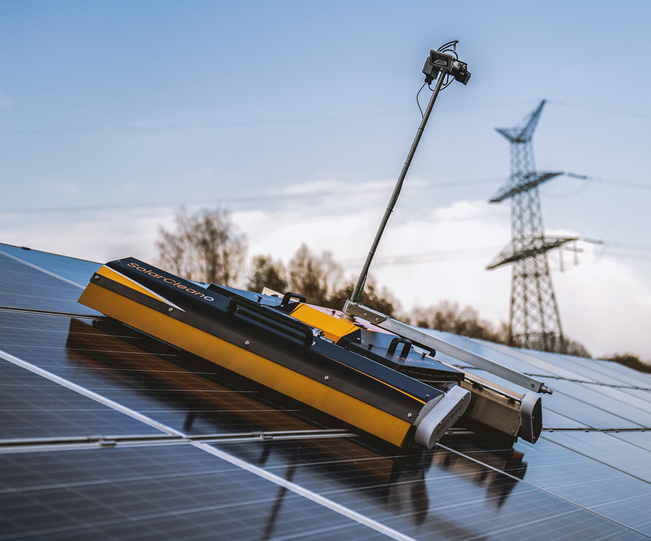 solar field cleaning robot
